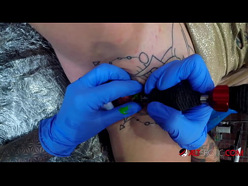 ❤️ Sully Savage, une chaudasse extrêmement tatouée, s'est fait tatouer le clitoris. ❤ Vidéo de porno at fr.myteporn.ru ❤